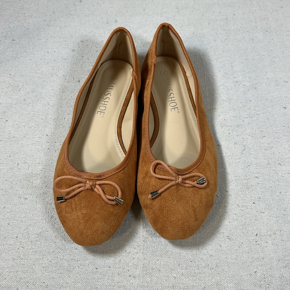 Elegant Tan Suede Ballet Flats - Picture 10 of 10
